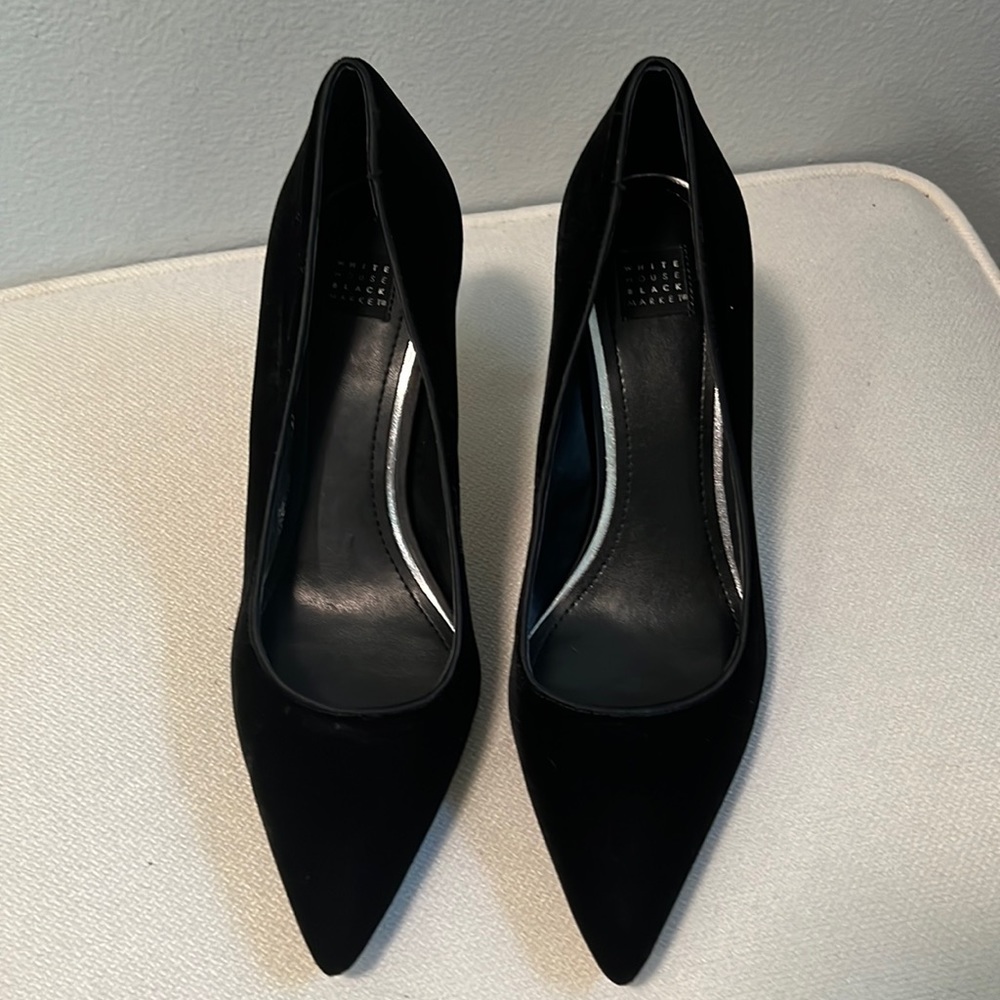 Black velvet pumps. New. 8.5.